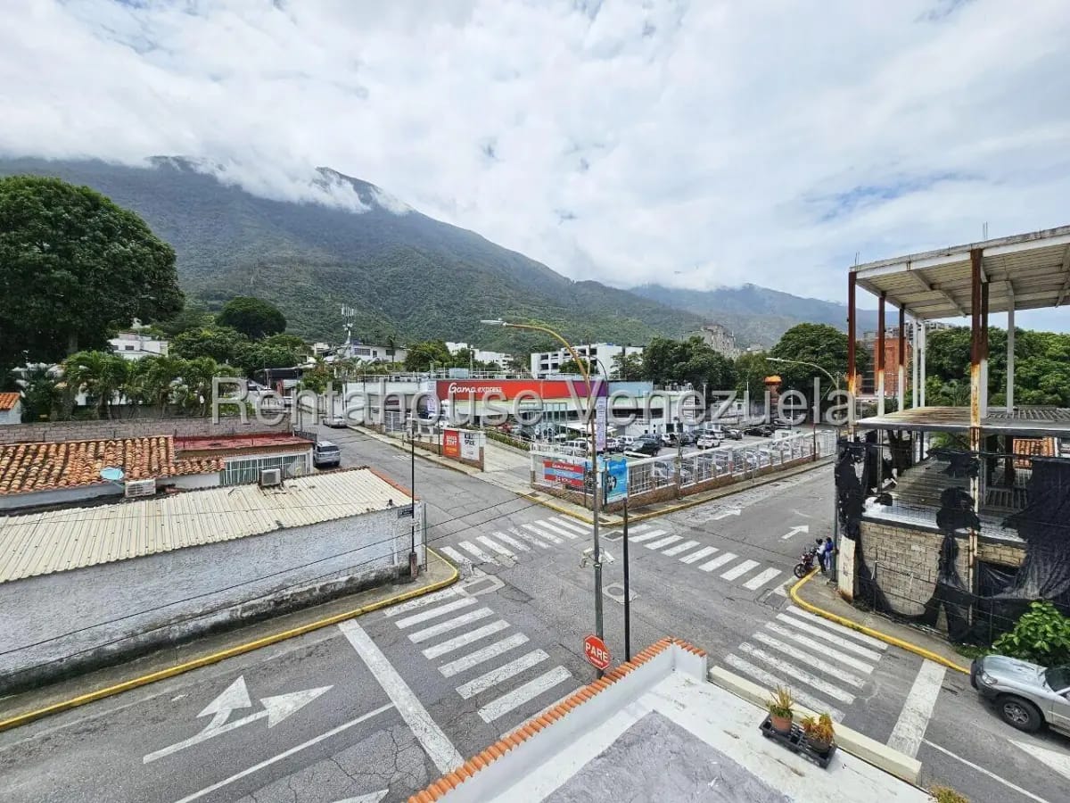 Excelente Local Comercial en Venta Los Palos Grandes, Caracas. Zona Comercial por Excelencia - 2