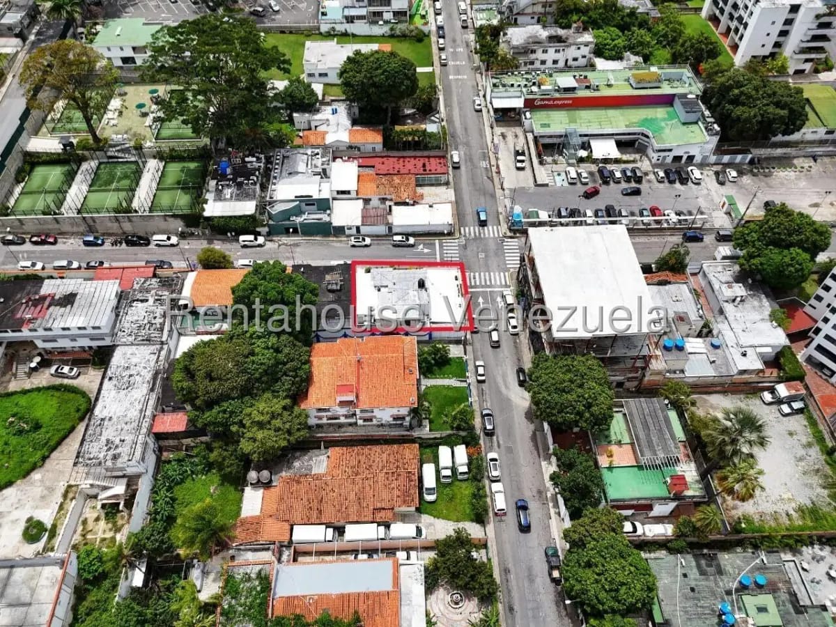 Excelente Local Comercial en Venta Los Palos Grandes, Caracas. Zona Comercial por Excelencia - 4