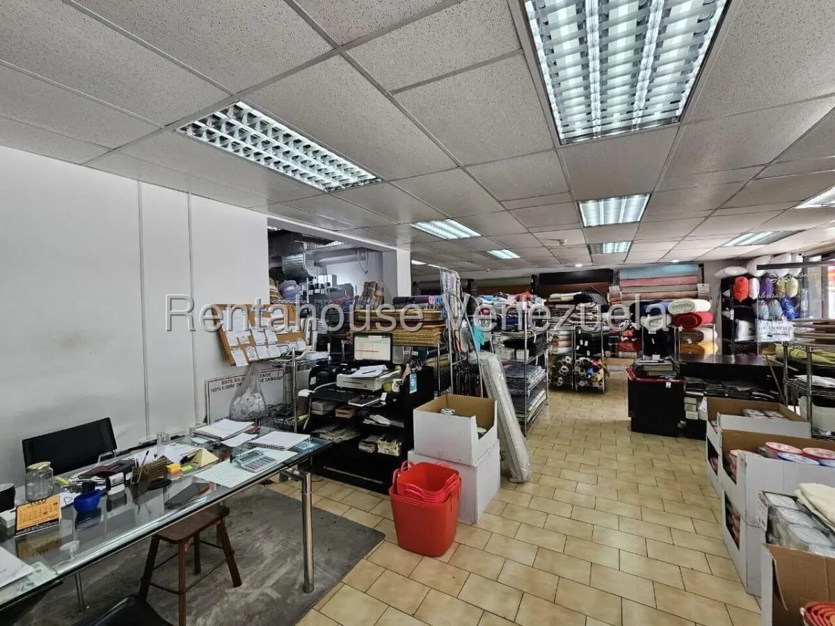 Excelente Local Comercial en Venta Los Palos Grandes, Caracas. Zona Comercial por Excelencia - 11