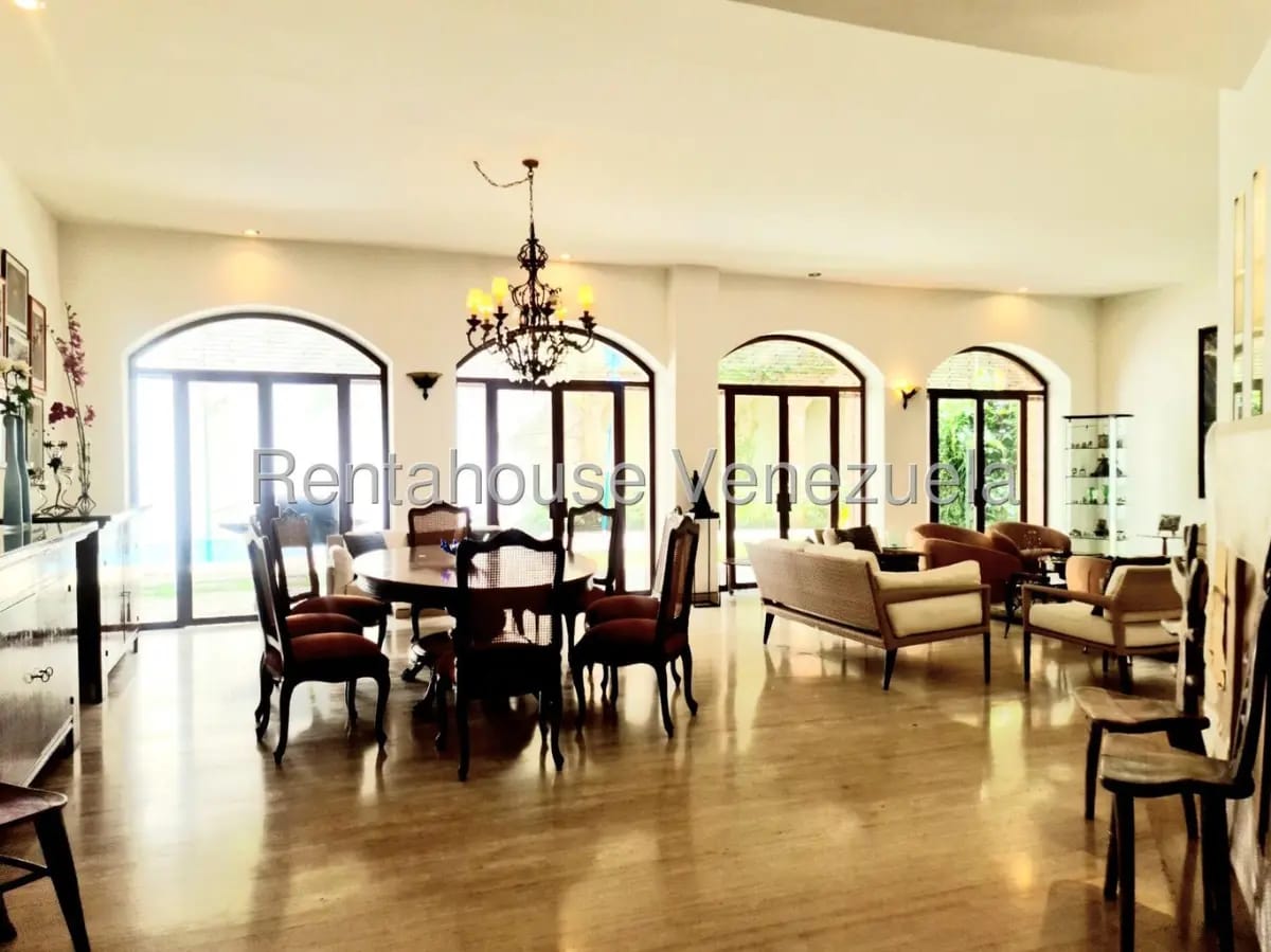 Bello y Amplio Apartamento en Venta Altamira, con gran jardin y propia piscina. - 2