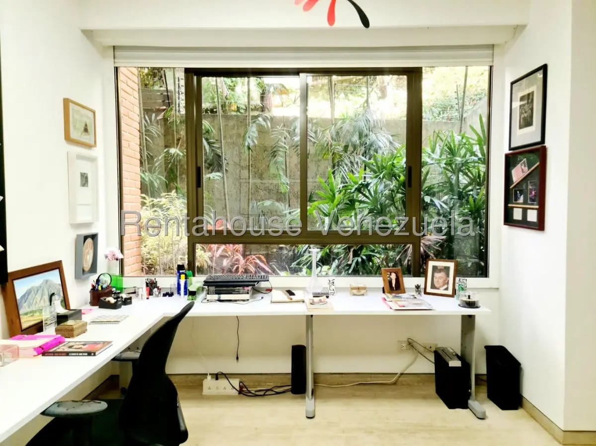 Bello y Amplio Apartamento en Venta Altamira, con gran jardin y propia piscina. - 12