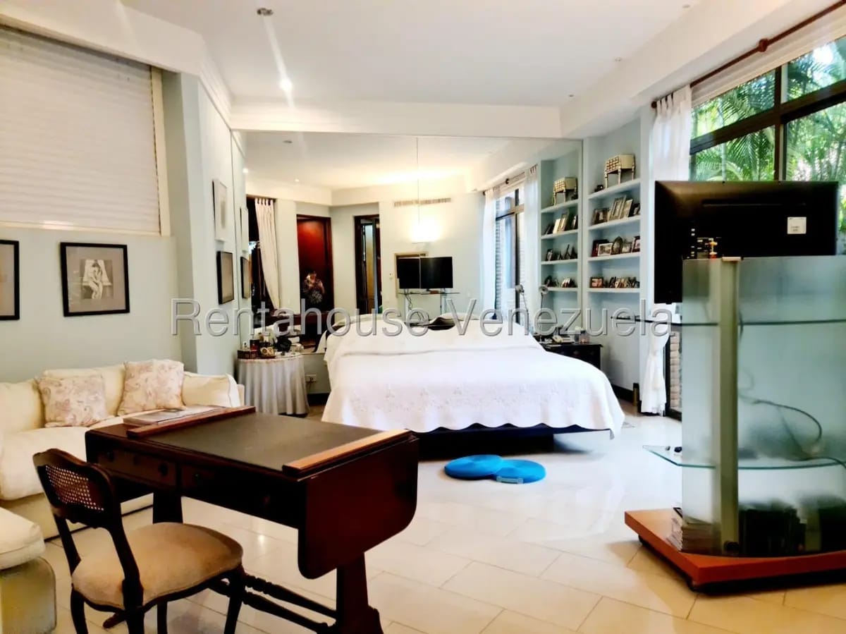 Bello y Amplio Apartamento en Venta Altamira, con gran jardin y propia piscina. - 13