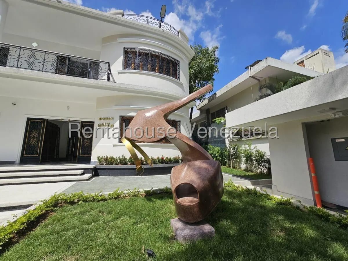 Extraordinario Propiedad Comercial En Venta San Bernardino, Caracas, Con Amplio Jardín - 2