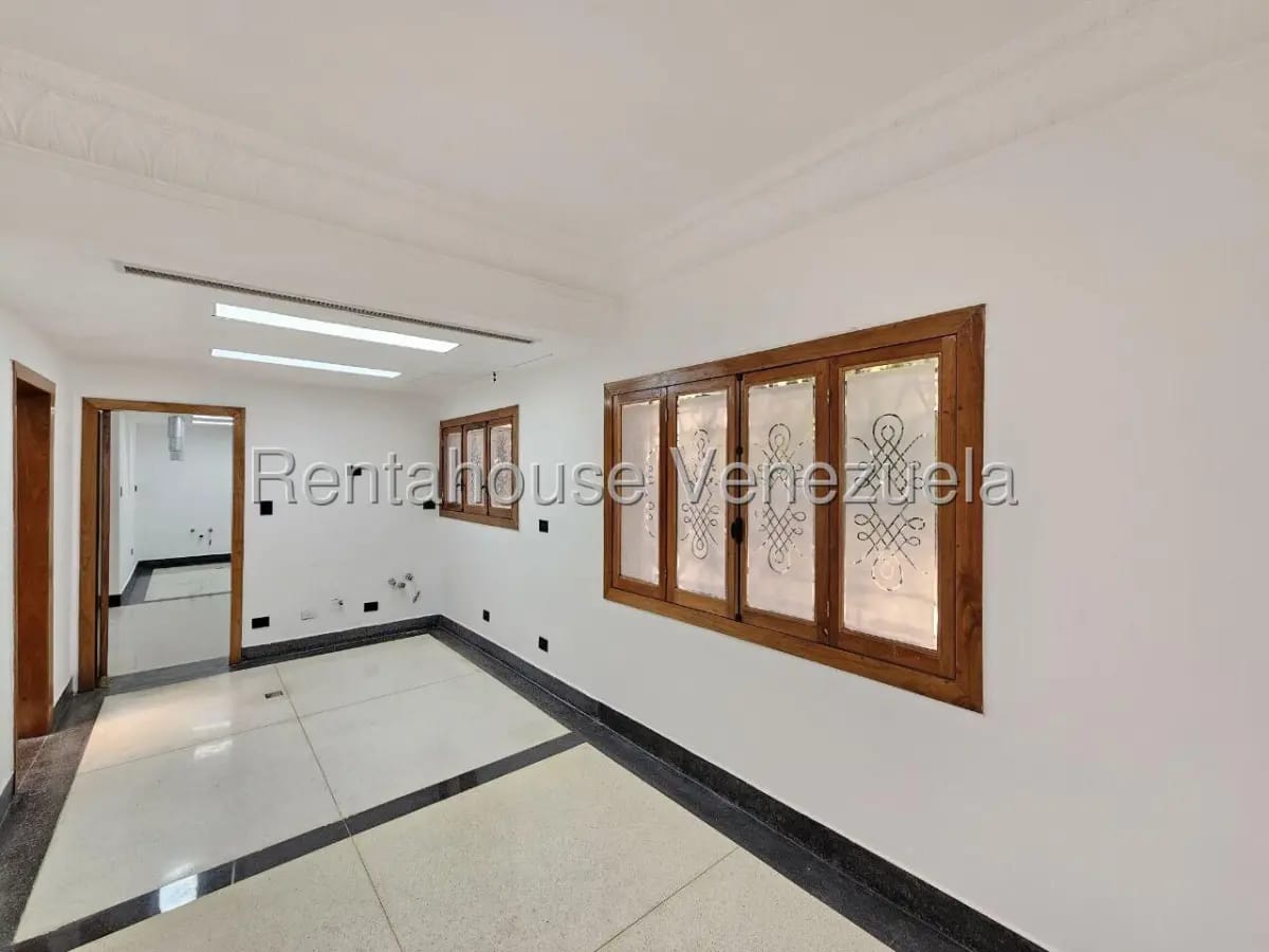 Extraordinario Propiedad Comercial En Venta San Bernardino, Caracas, Con Amplio Jardín - 16