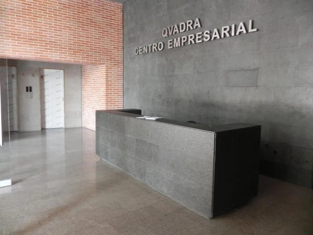 Excelente Oficina a Estrenar En Venta, Los Dos Caminos, Moderna Torre Corporativa - 2