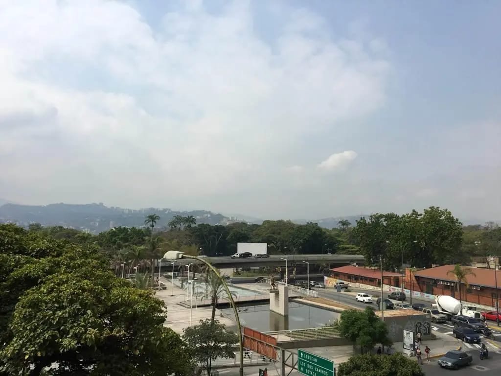 Excelente Oficina a Estrenar En Venta, Los Dos Caminos, Moderna Torre Corporativa - 7