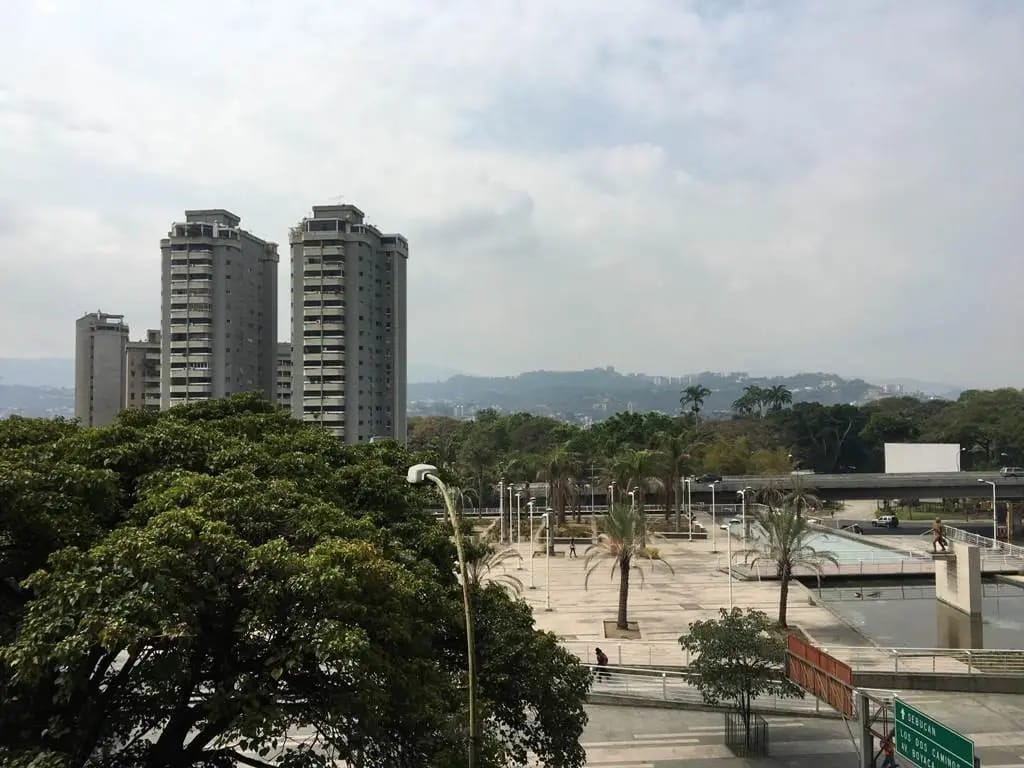 Excelente Oficina a Estrenar En Venta, Los Dos Caminos, Moderna Torre Corporativa - 8