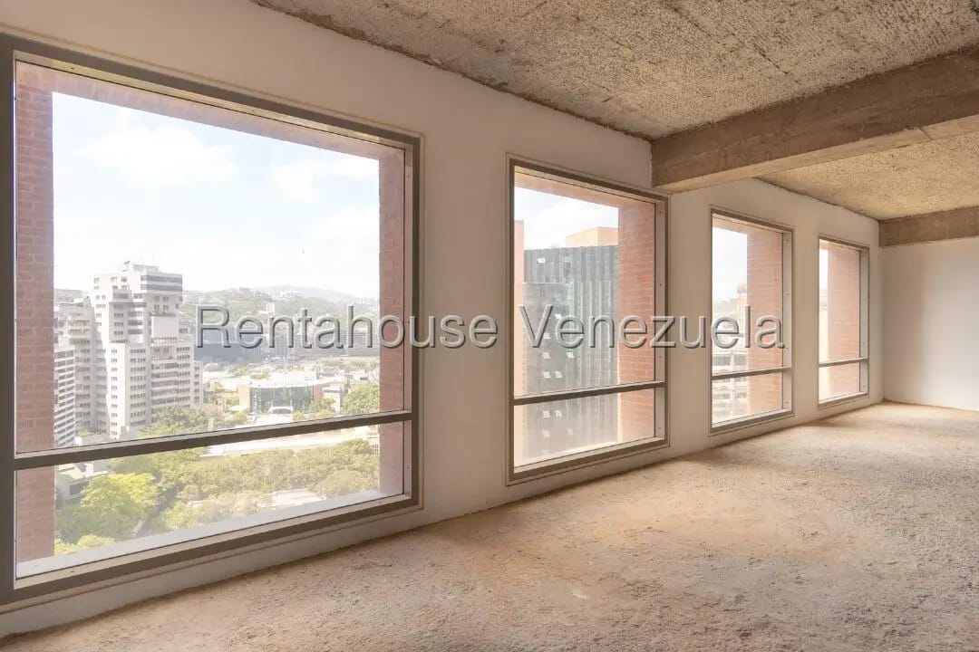 Gran Oficina En Torre Corporativa En Aquiler a Estrenar en El Corazón de Chacao - 2