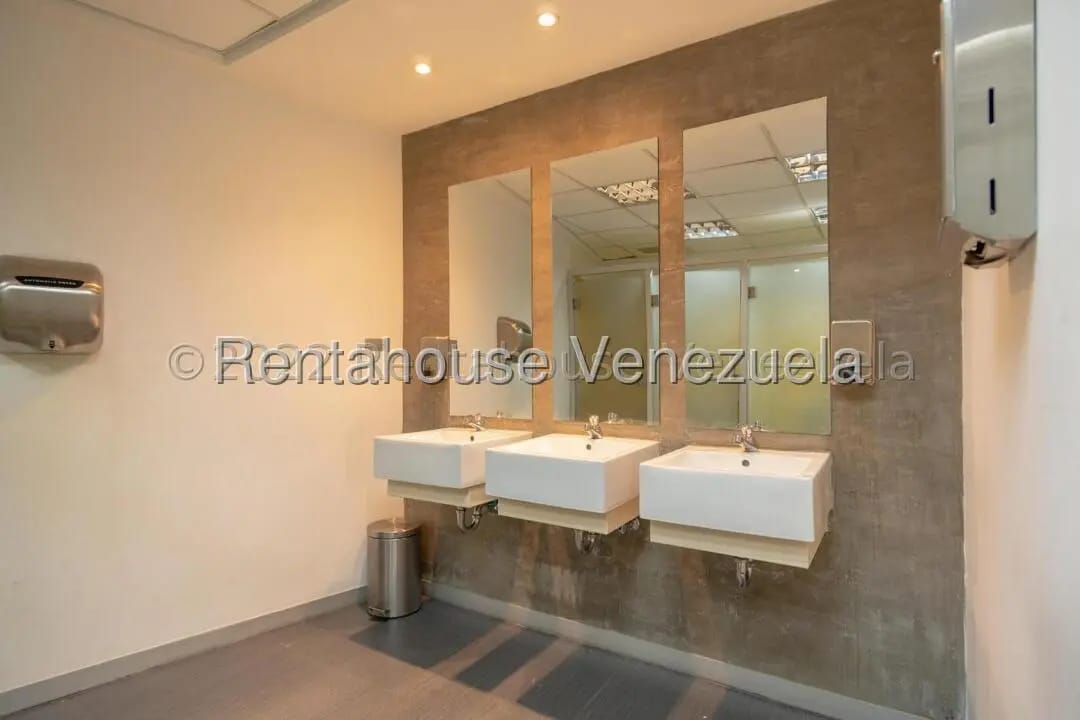 Gran Oficina En Torre Corporativa En Aquiler a Estrenar en El Corazón de Chacao - 10