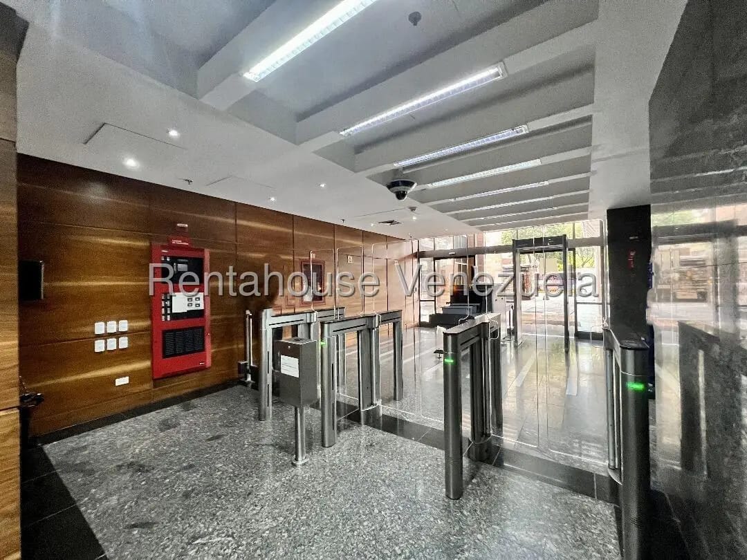 Gran Oficina En Torre Corporativa En Aquiler a Estrenar en El Corazón de Chacao - 13