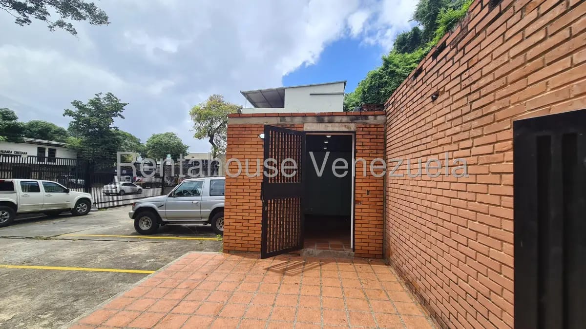 Excelente Apartamento en PB e Independiente al Edificio En Venta Chuao, Caracas