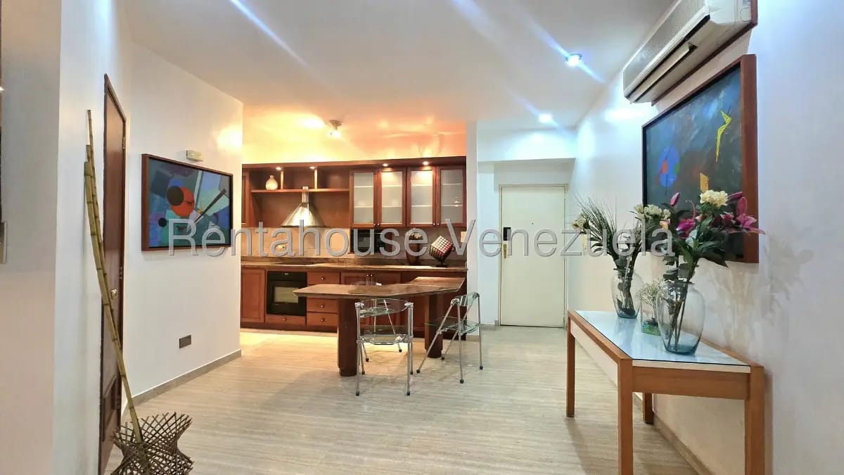 Lindo y Cómodo Apartamento en Alquiler Campo Alegre, Caracas - 2