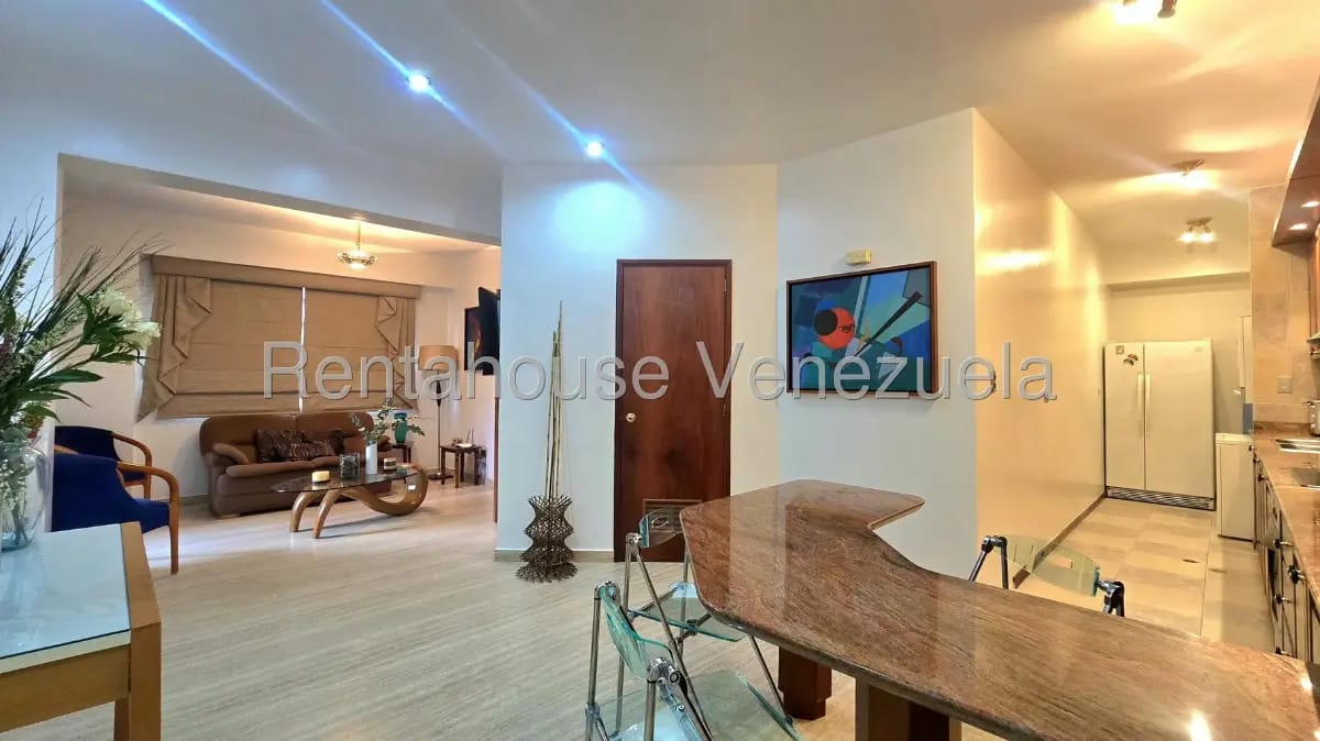 Lindo y Cómodo Apartamento en Alquiler Campo Alegre, Caracas - 3