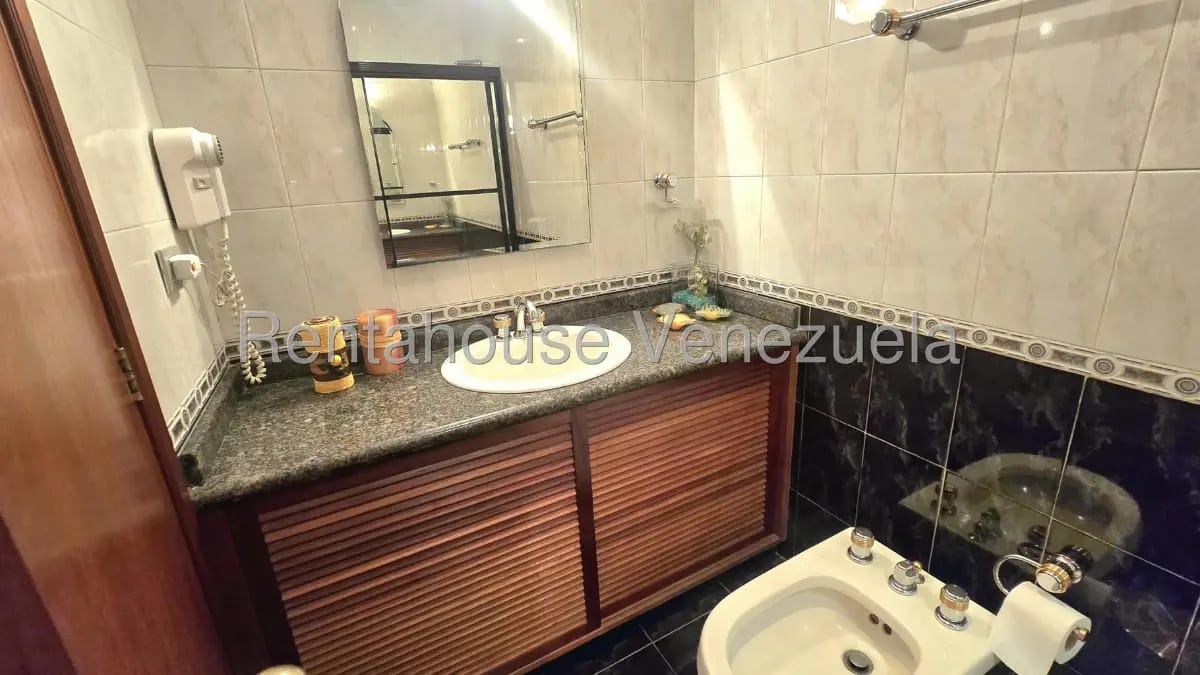 Lindo y Cómodo Apartamento en Alquiler Campo Alegre, Caracas - 10
