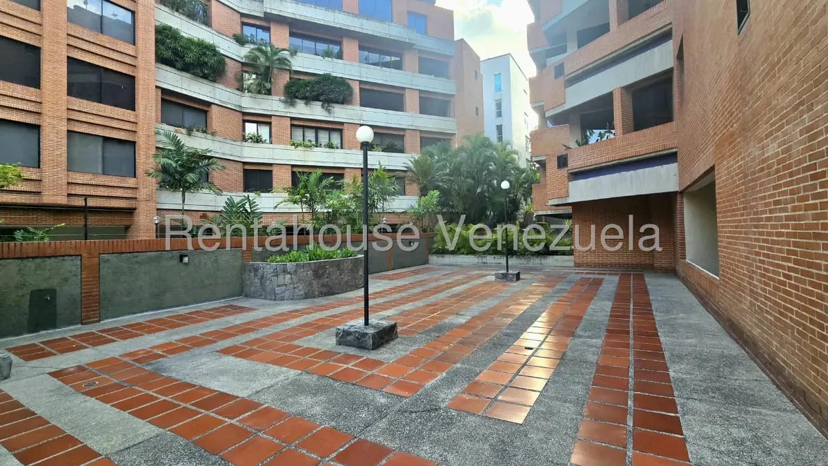 Lindo y Cómodo Apartamento en Alquiler Campo Alegre, Caracas - 11