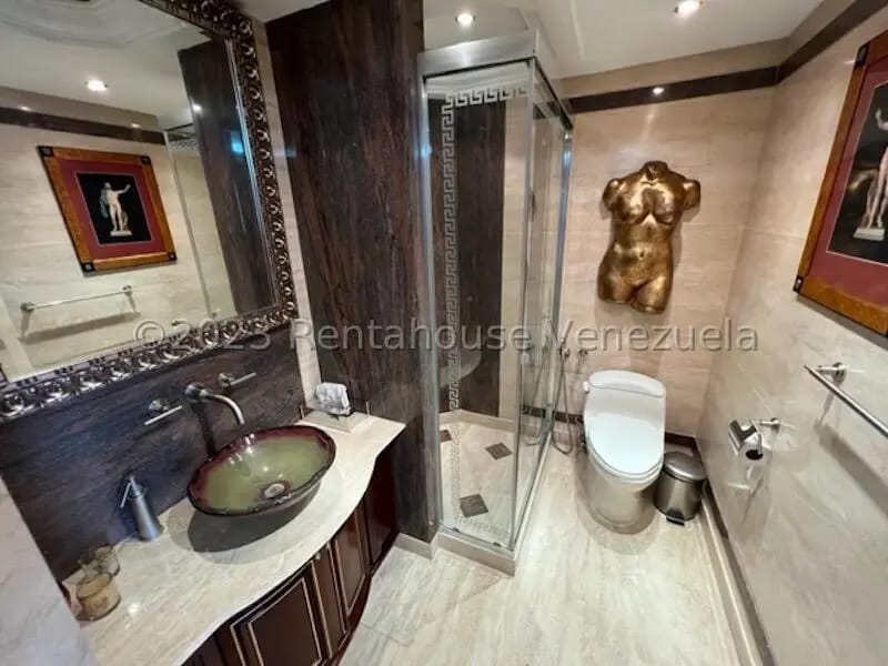 Extraordinaria Oficina Amoblada en Venta CCCT, Chuao Caracas - 7