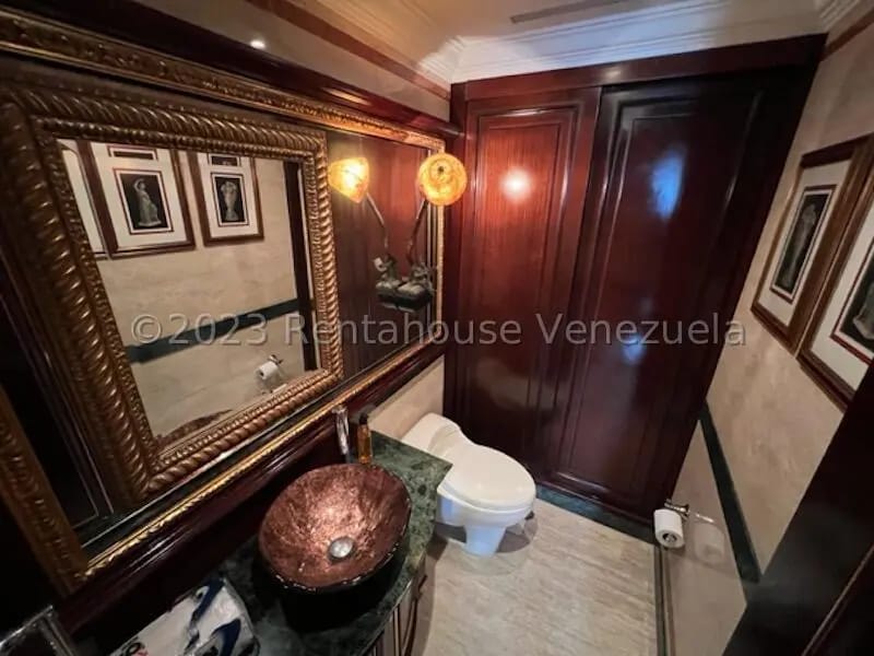Extraordinaria Oficina Amoblada en Venta CCCT, Chuao Caracas - 9