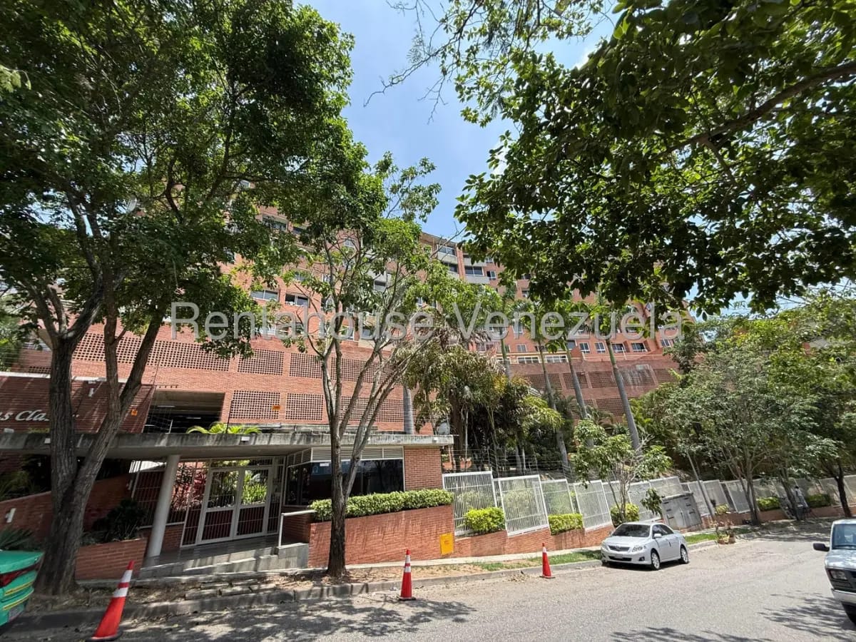 Bellisimo Apartamento Remodelado En Alquiler Lomas del Sol, Caracas - 2