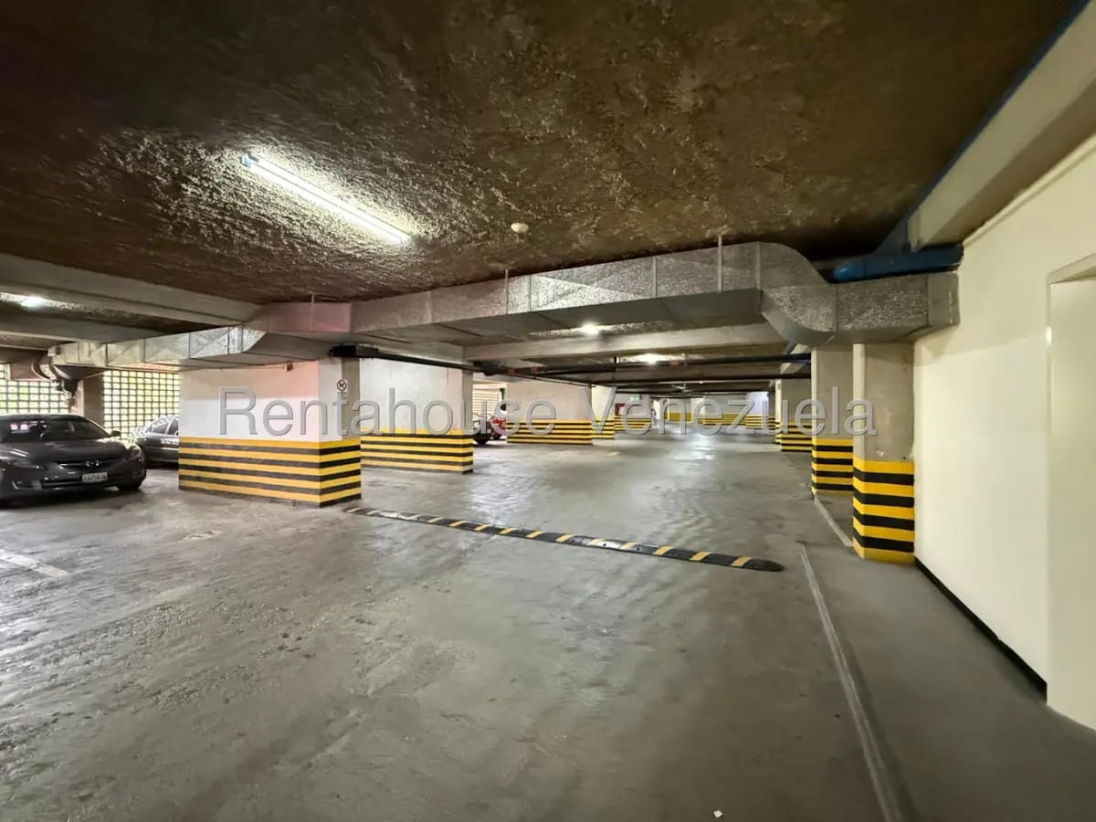 Bellisimo Apartamento Remodelado En Alquiler Lomas del Sol, Caracas - 4