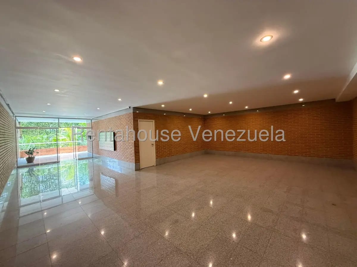 Bellisimo Apartamento Remodelado En Alquiler Lomas del Sol, Caracas - 6