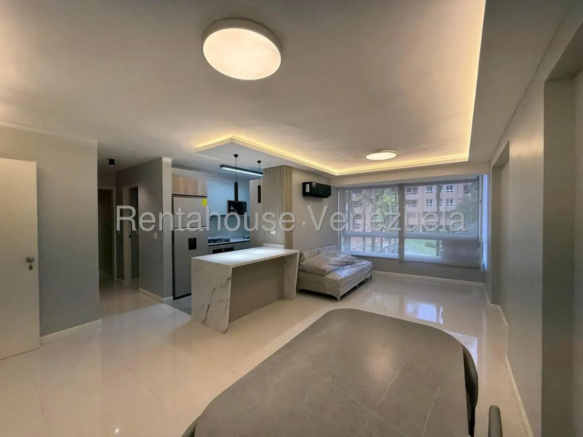 Bellisimo Apartamento Remodelado En Alquiler Lomas del Sol, Caracas - 9
