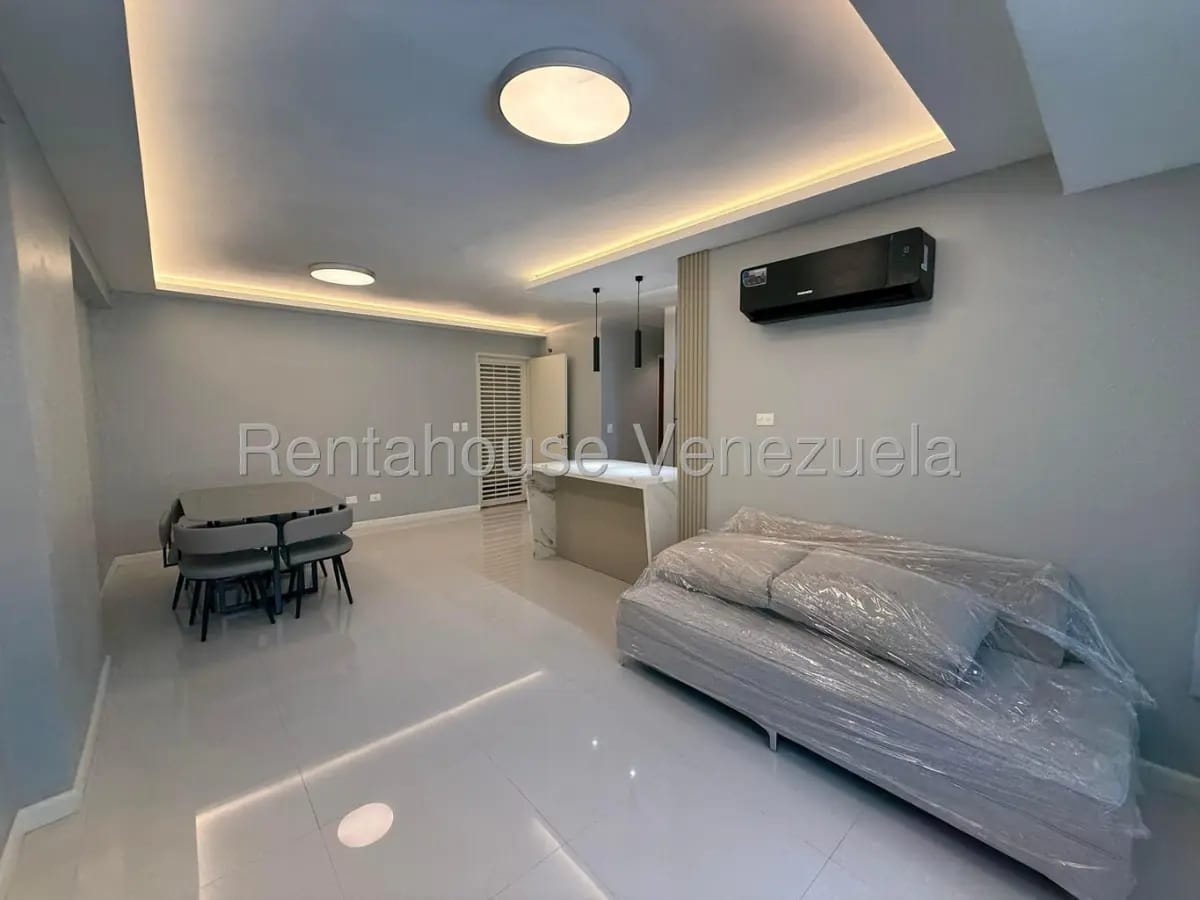 Bellisimo Apartamento Remodelado En Alquiler Lomas del Sol, Caracas - 11