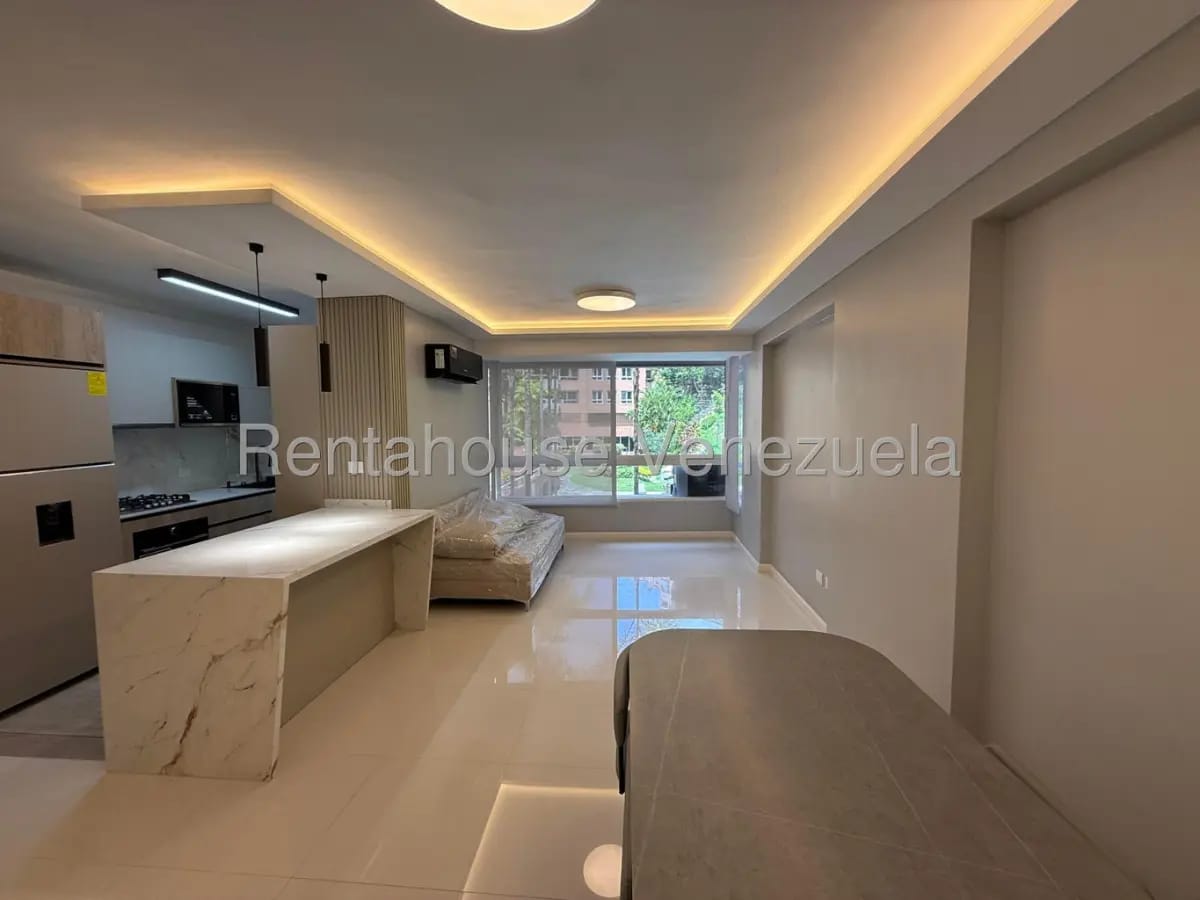 Bellisimo Apartamento Remodelado En Alquiler Lomas del Sol, Caracas - 12