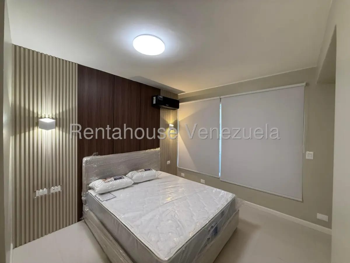 Bellisimo Apartamento Remodelado En Alquiler Lomas del Sol, Caracas - 13