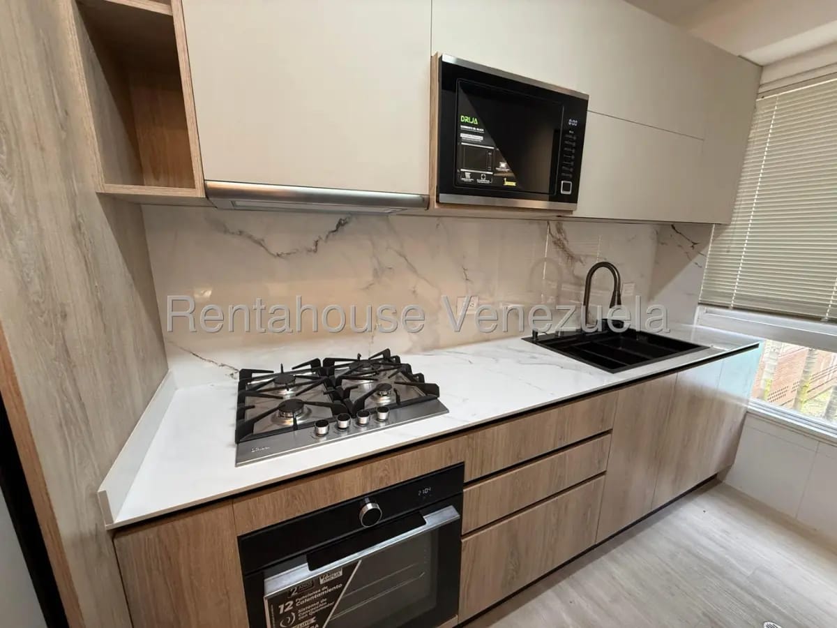 Bellisimo Apartamento Remodelado En Alquiler Lomas del Sol, Caracas - 14