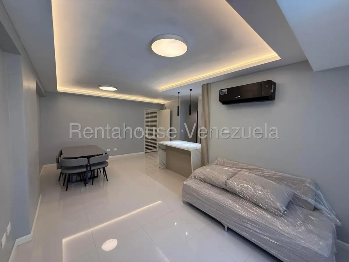Bellisimo Apartamento Remodelado En Alquiler Lomas del Sol, Caracas - 16