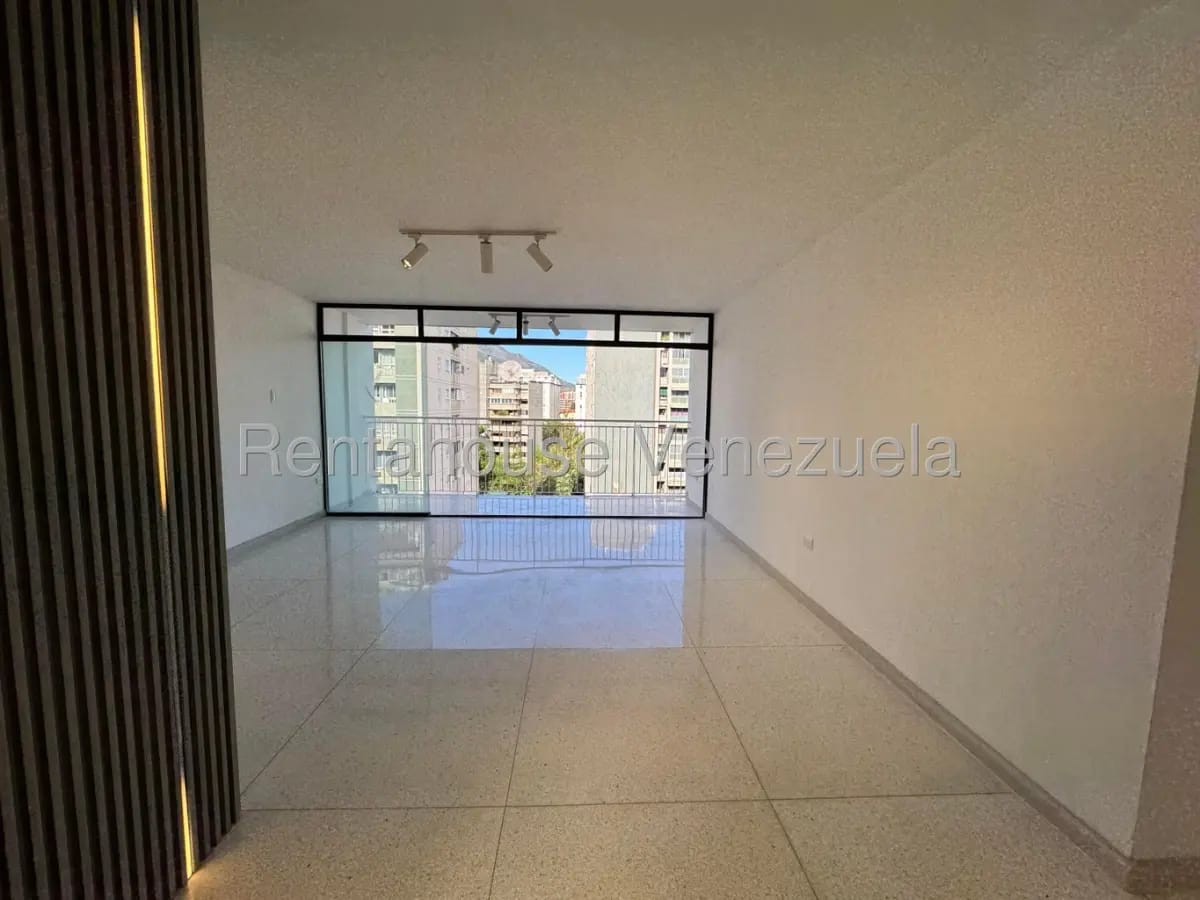 Bello y Cómodo Apartamento Remodelado En Venta Los Palos Grandes Caracas