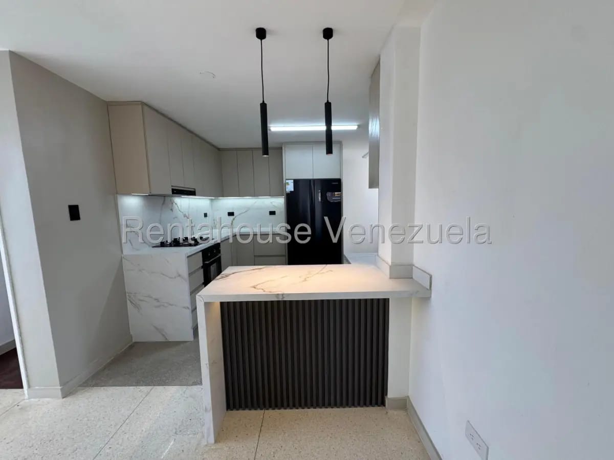 Bello y Cómodo Apartamento Remodelado En Venta Los Palos Grandes Caracas - 19