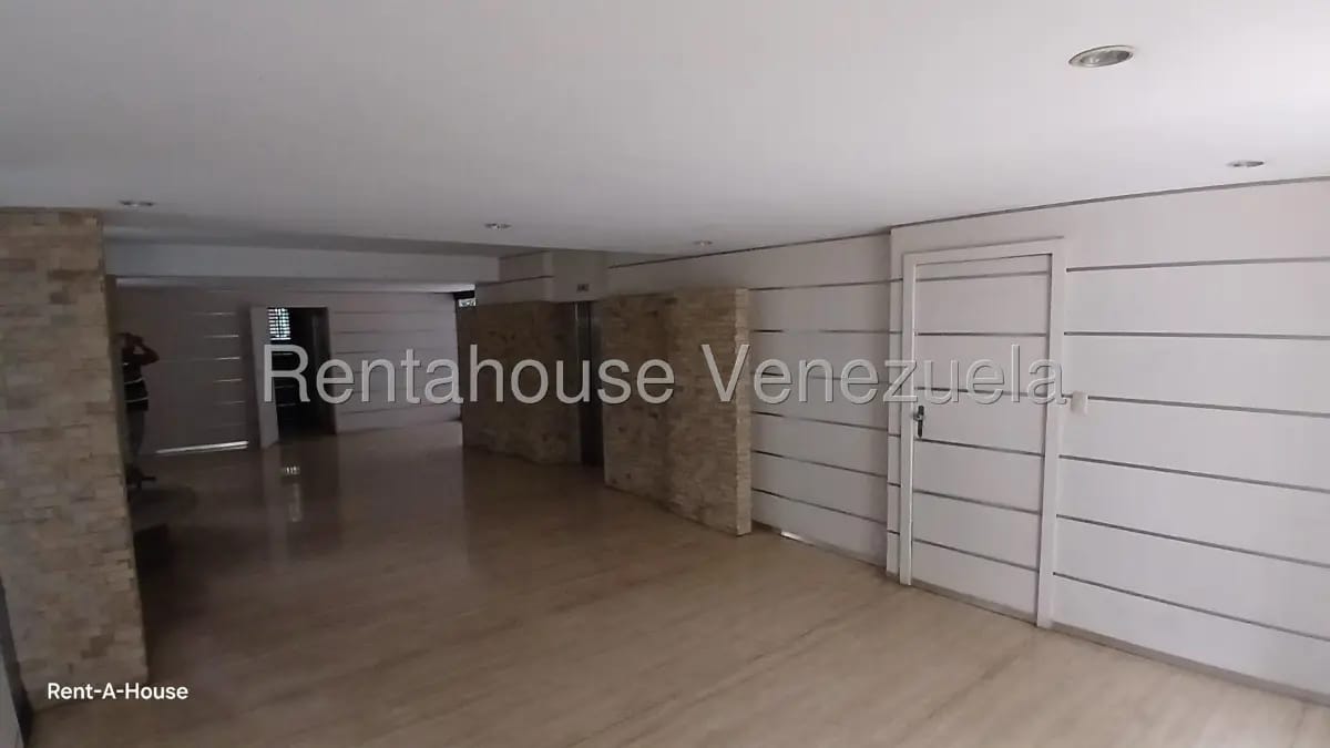 Amplio Apartamento En Venta La Florida Caracas - 3