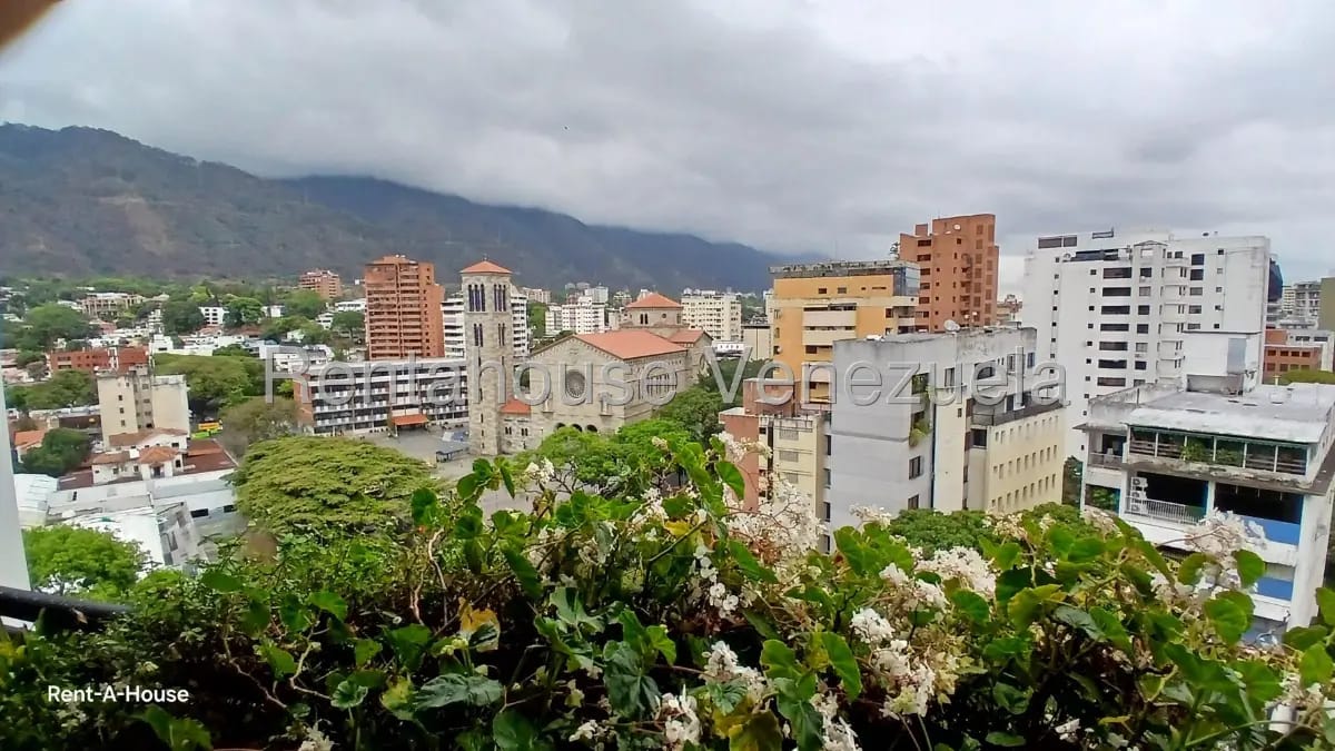 Amplio Apartamento En Venta La Florida Caracas - 15