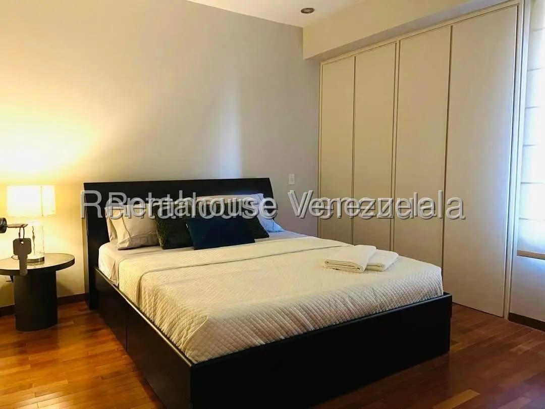 Bello y Remodelado Apartamento en Alquiler Campo Alegre Caracas