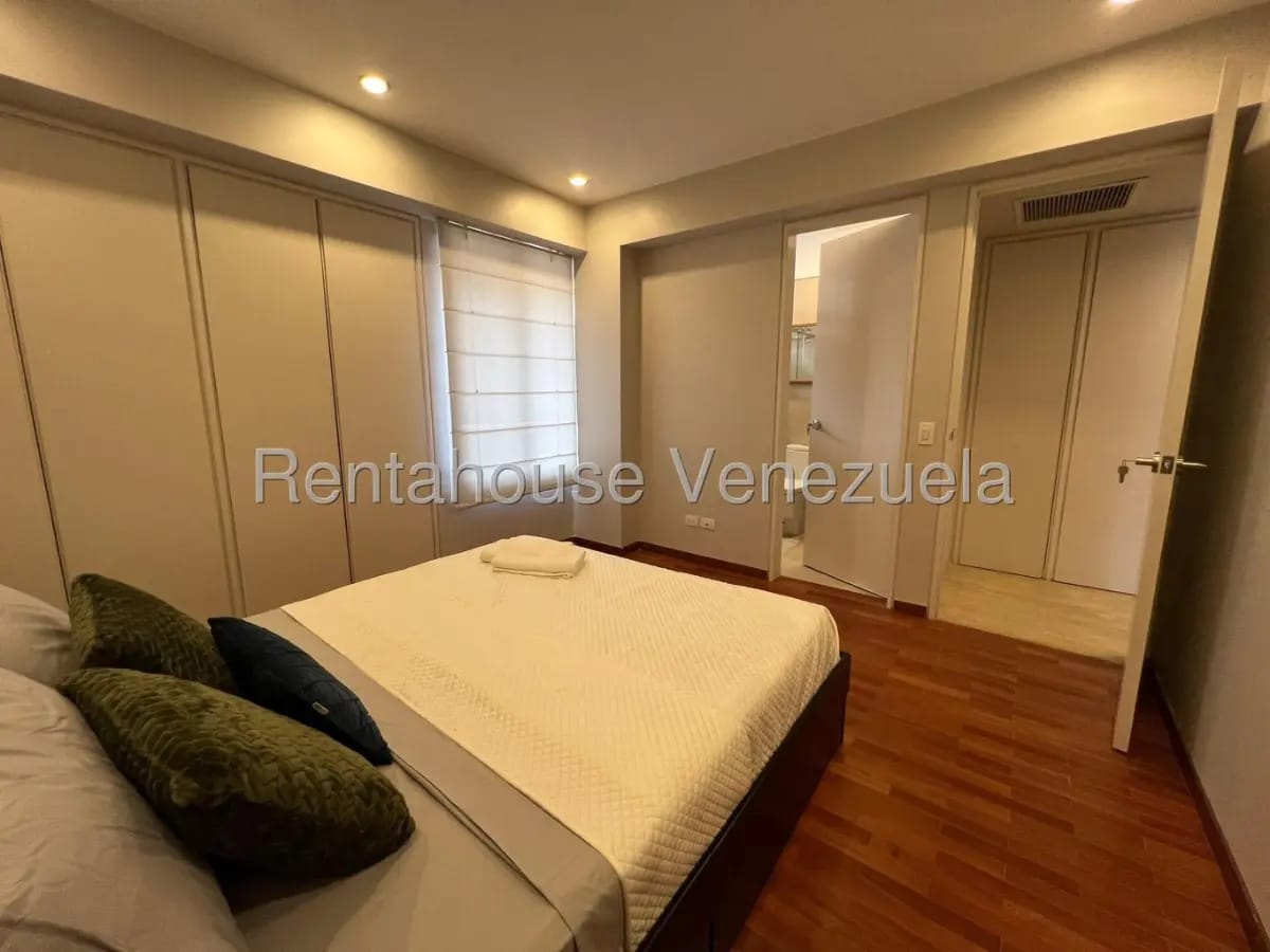Bello y Remodelado Apartamento en Alquiler Campo Alegre Caracas - 6