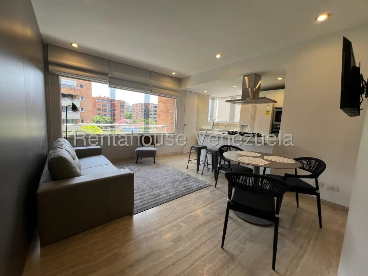 Bello y Remodelado Apartamento en Alquiler Campo Alegre Caracas - 9