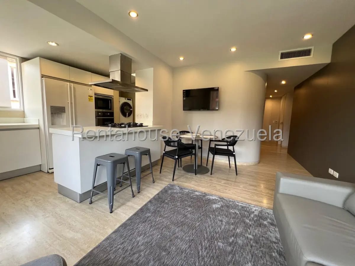 Bello y Remodelado Apartamento en Alquiler Campo Alegre Caracas - 12