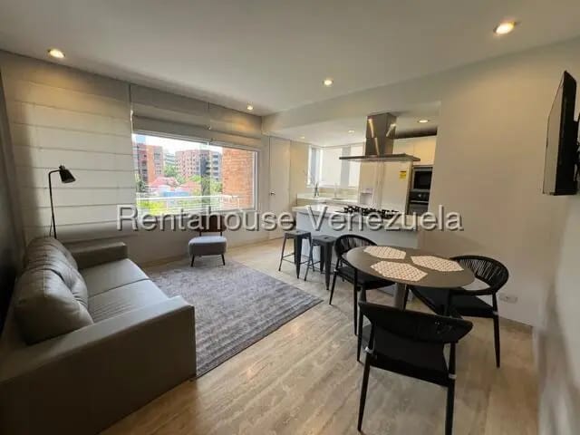 Bello y Remodelado Apartamento en Alquiler Campo Alegre Caracas - 14