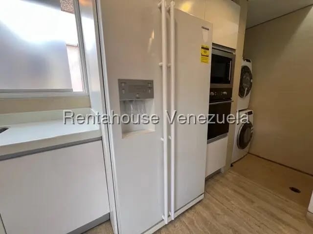 Bello y Remodelado Apartamento en Alquiler Campo Alegre Caracas - 18