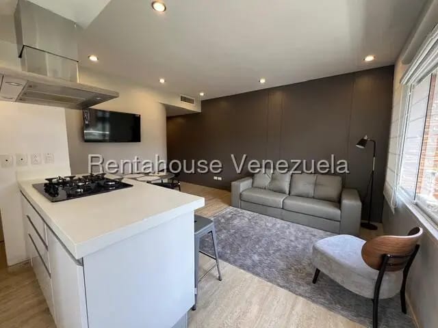 Bello y Remodelado Apartamento en Alquiler Campo Alegre Caracas - 20