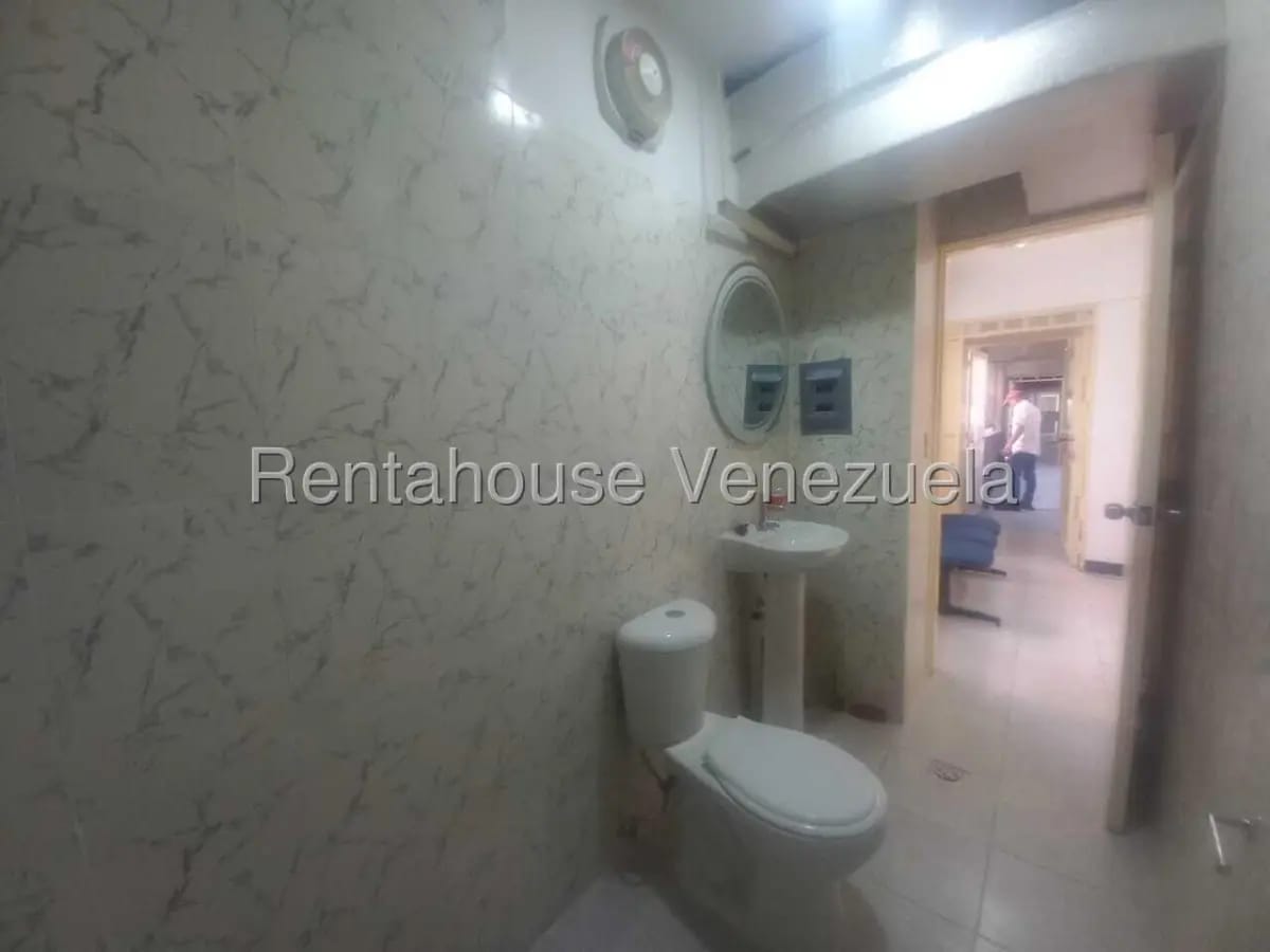 Oficina Remodelada En Alquiler En La Florida, Av. Libertador 26-18977 - 16