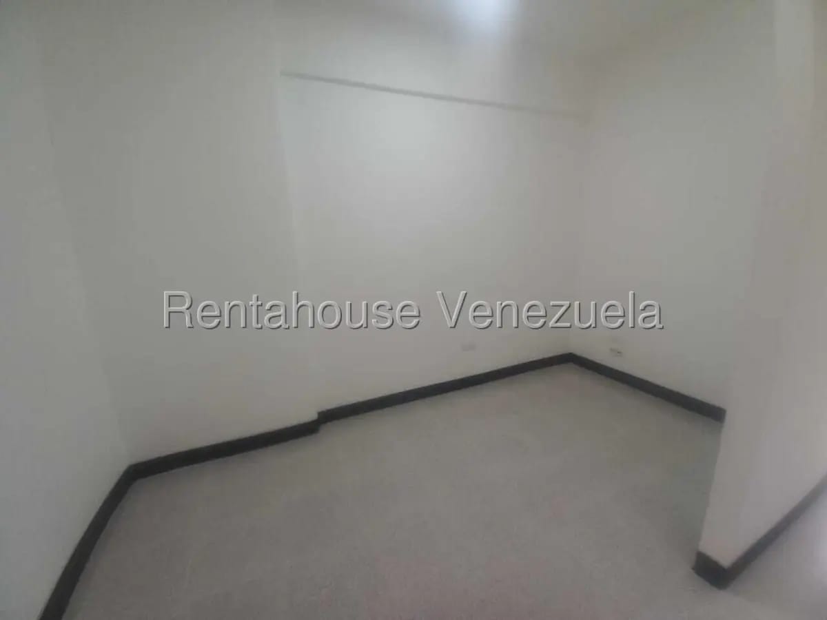 Oficina Remodelada En Alquiler En La Florida, Av. Libertador 26-18977 - 19