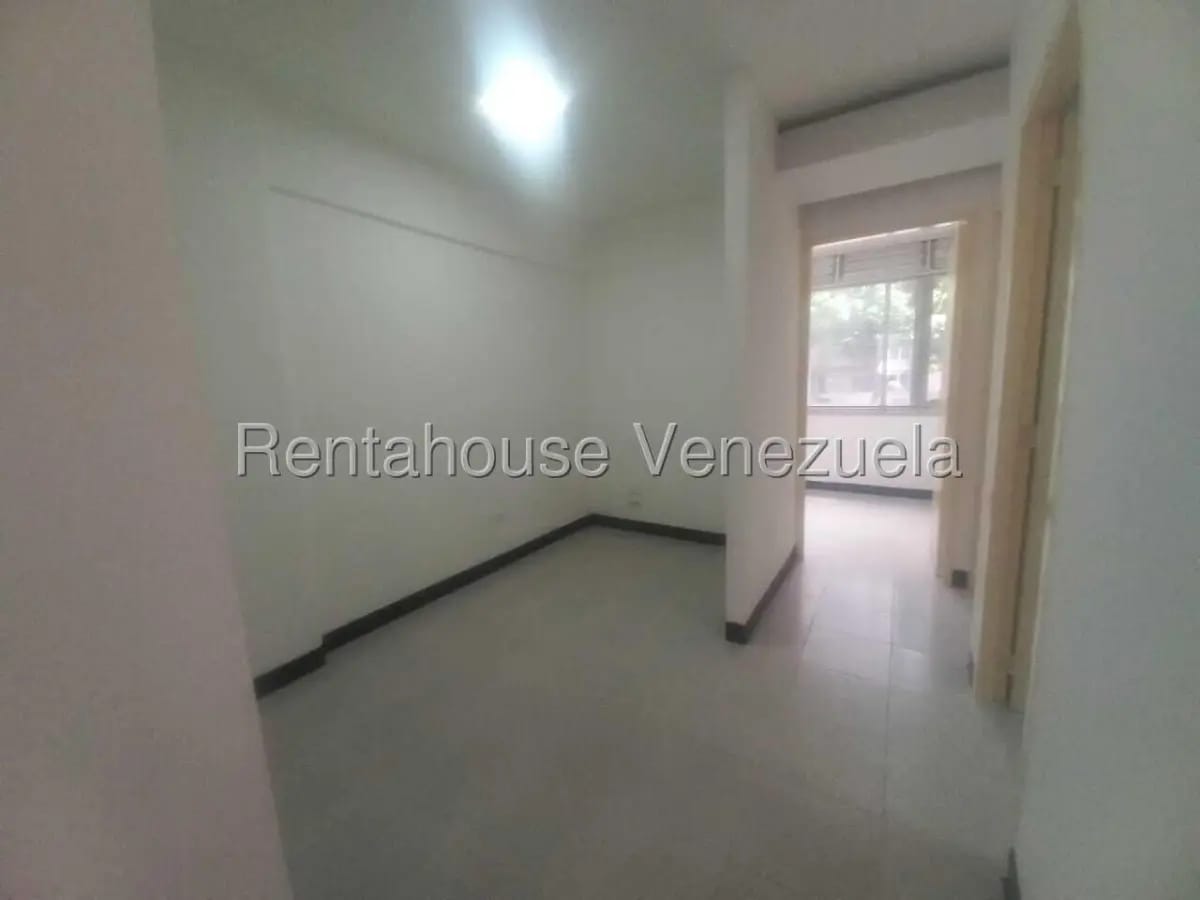Oficina Remodelada En Alquiler En La Florida, Av. Libertador 26-18977 - 20