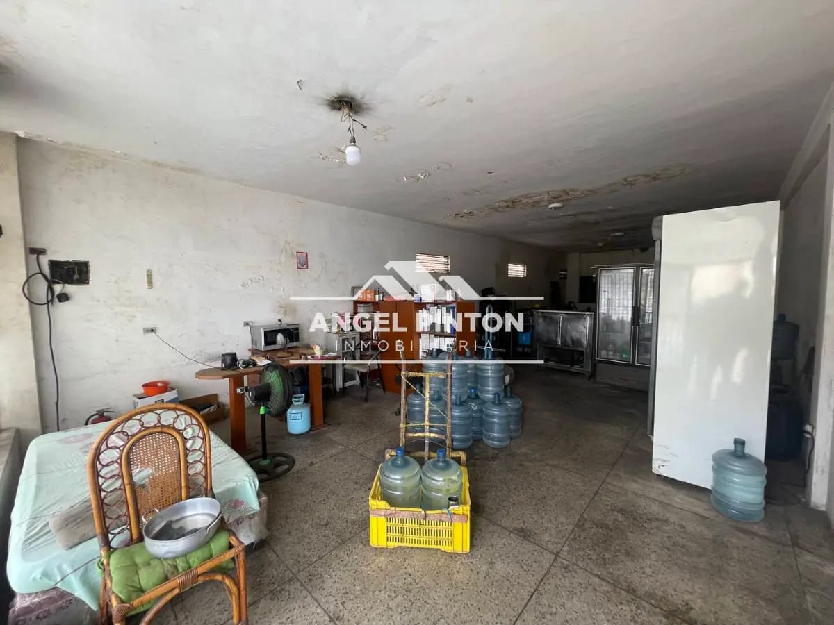 LOCALES COMERCIALES / GALPONES VENTA EL PINAR MARACAIBO VENEZUELA API 8987 - 6