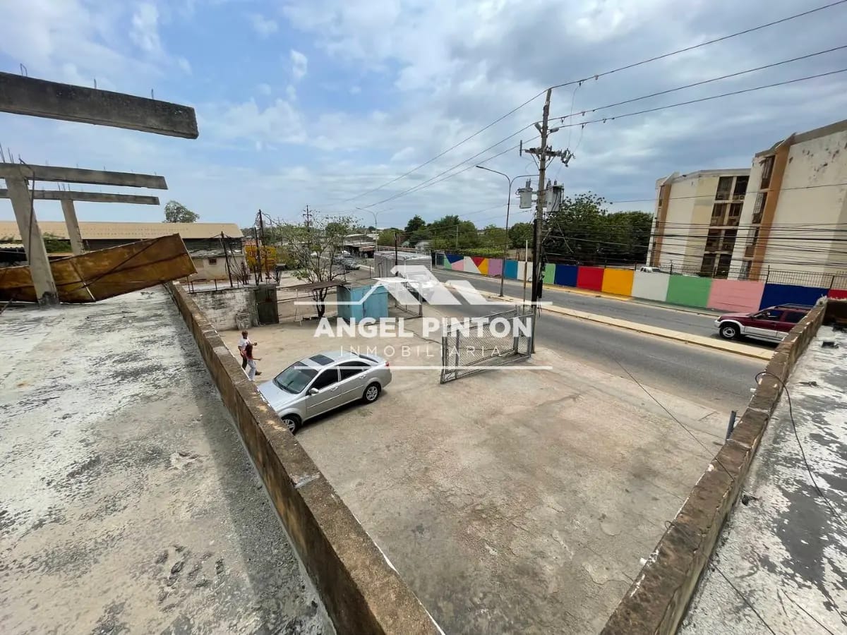 LOCALES COMERCIALES / GALPONES VENTA EL PINAR MARACAIBO VENEZUELA API 8987 - 10