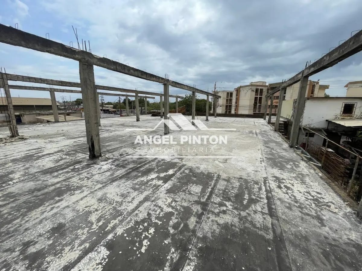 LOCALES COMERCIALES / GALPONES VENTA EL PINAR MARACAIBO VENEZUELA API 8987 - 12