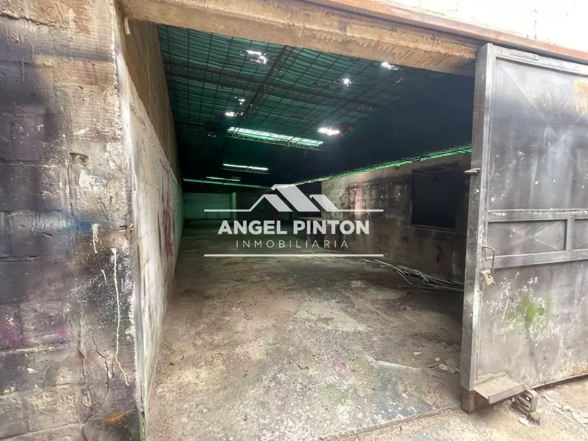 LOCALES COMERCIALES / GALPONES VENTA EL PINAR MARACAIBO VENEZUELA API 8987 - 14