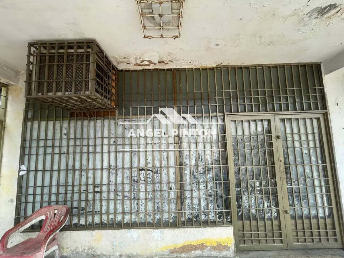 LOCALES COMERCIALES / GALPONES VENTA EL PINAR MARACAIBO VENEZUELA API 8987 - 18
