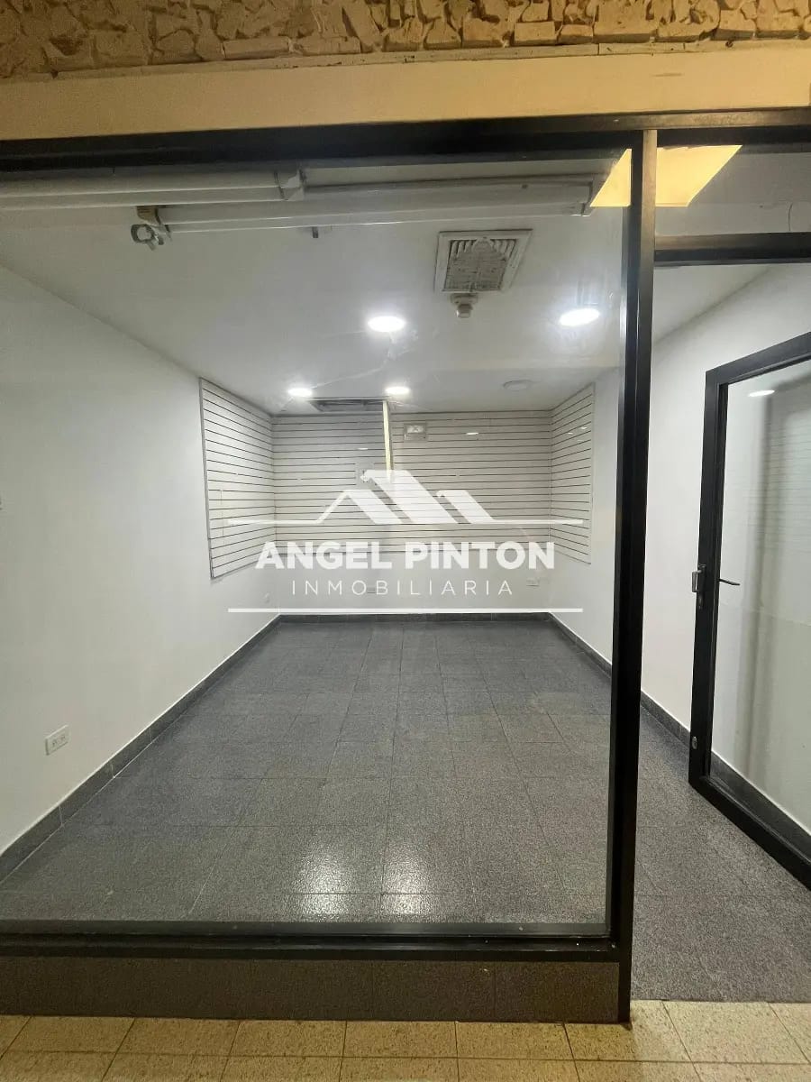 LOCAL COMERCIAL ALQUILER AV. LA LIMPIA MARACAIBO VENEZUELA API 9434 - 3